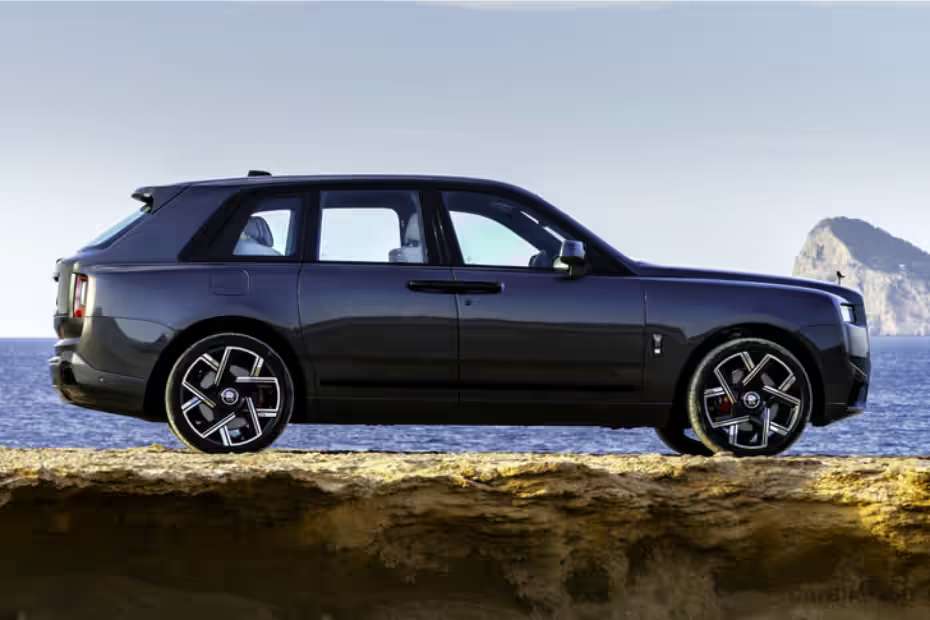 Rolls-Royce Electric SUV Right Side Rolls-Royce Electric SUV Right Side
