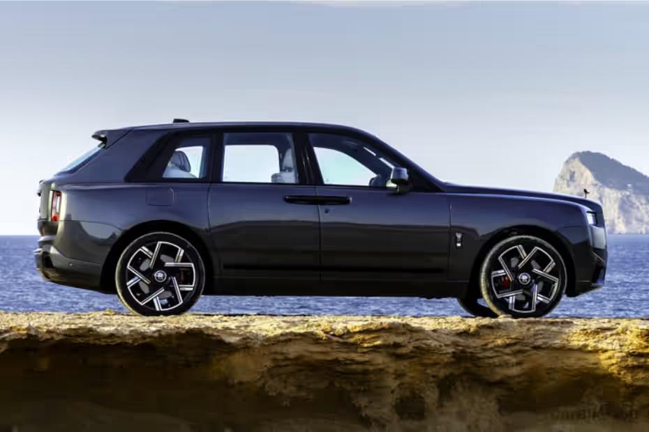 Rolls-Royce Electric SUV Right Side Rolls-Royce Electric SUV Right Side