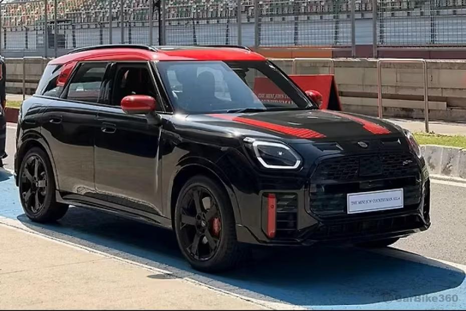 Mini Countryman Right Front Three Quarter Mini Countryman Right Front Three Quarter