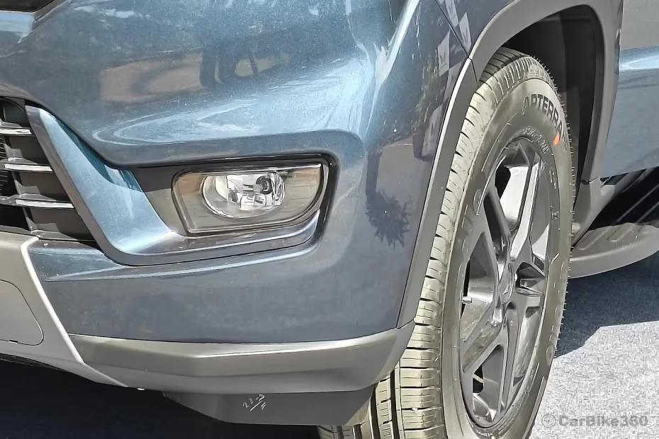 Mahindra Bolero Neo Left Side Fog Lamp Mahindra Bolero Neo Left Side Fog Lamp