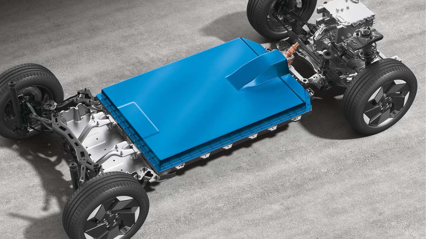 e VITARA comes equipped with a High Capacity Battery comprised of 120 lithium-ion based cells with an operating range from -30°C to 60°C. e VITARA comes equipped with a High Capacity Battery comprised of 120 lithium-ion based cells with an operating range from -30°C to 60°C.