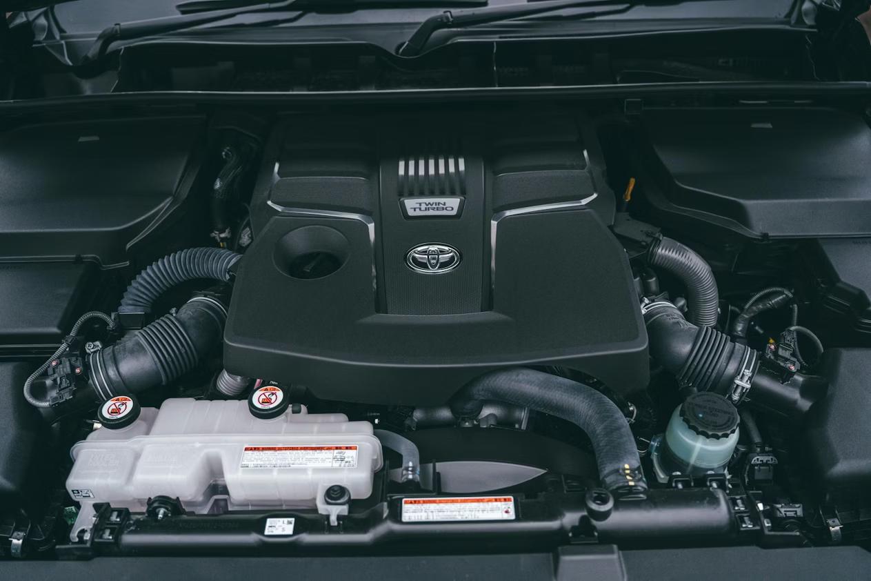 लैंड क्रूजर इंजन व परफॉर्मेंस लैंड क्रूजर इंजन व परफॉर्मेंस