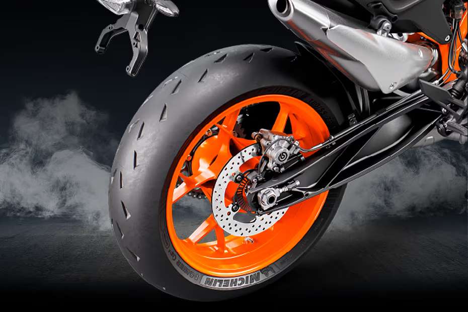 KTM 890 Duke R images KTM 890 Duke R images