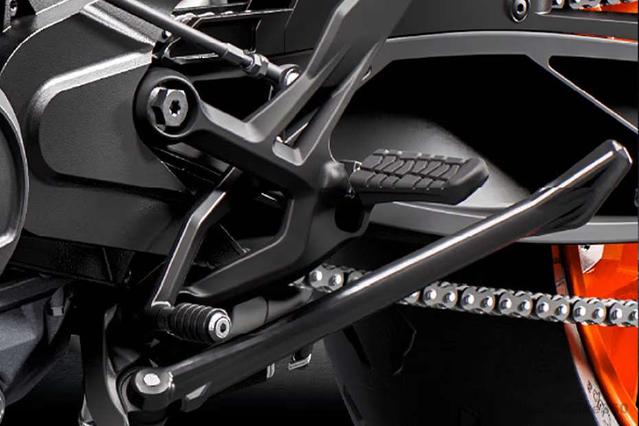 KTM 890 Duke R images KTM 890 Duke R images