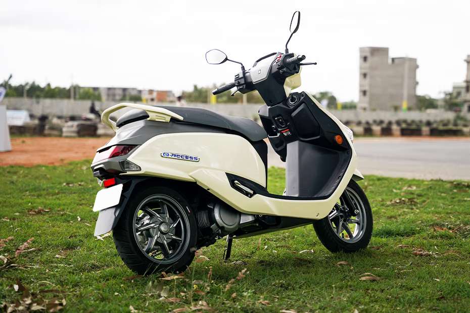 Suzuki e Access Rear Right Three Quarter View Suzuki e Access Rear Right Three Quarter View