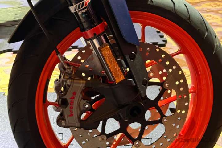 KTM 890 Duke R images KTM 890 Duke R images