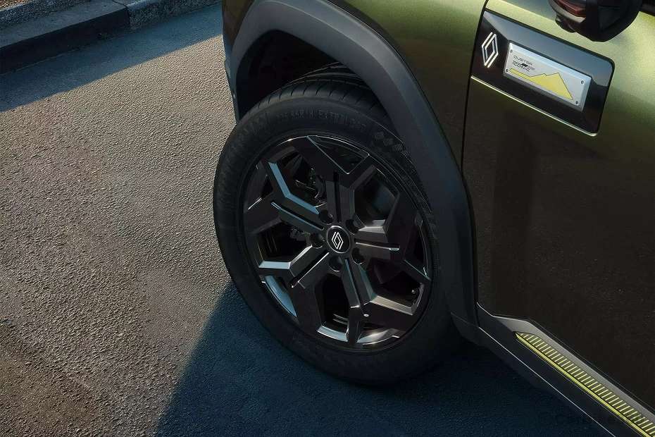 Renault Duster Authentic Base Variant Arrives in Showrooms: Key Features and Details