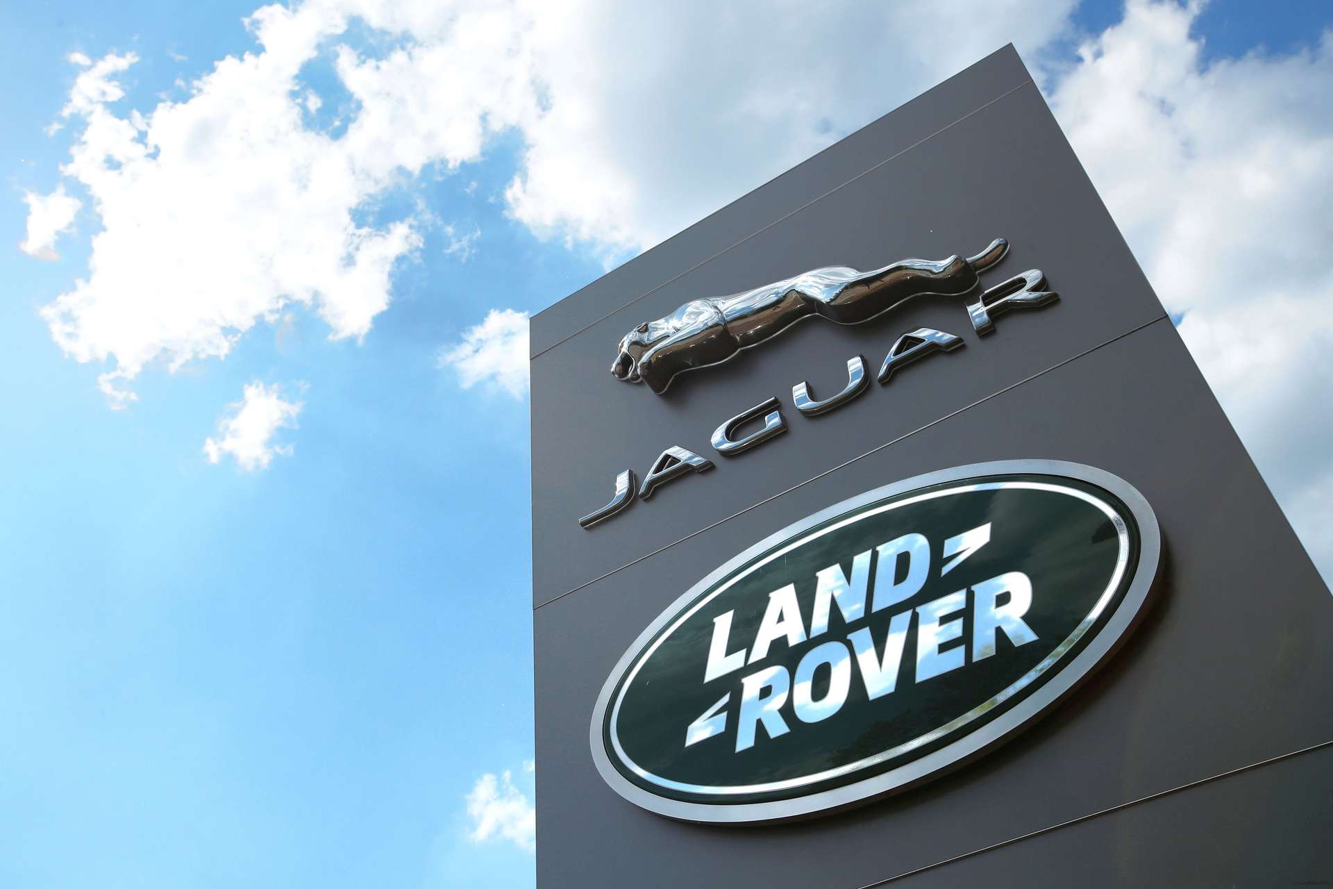 JLR India Achieves Record Sales in FY25 with 40% Growth Audio