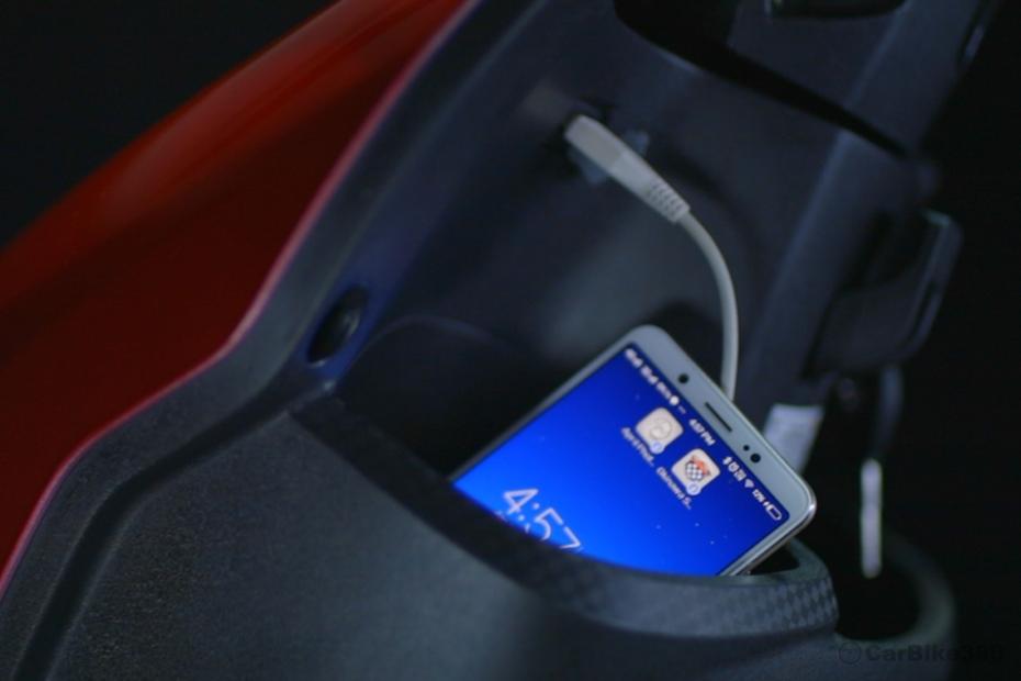 Okinawa PraisePro USB Port for Mobile Charging Okinawa PraisePro USB Port for Mobile Charging