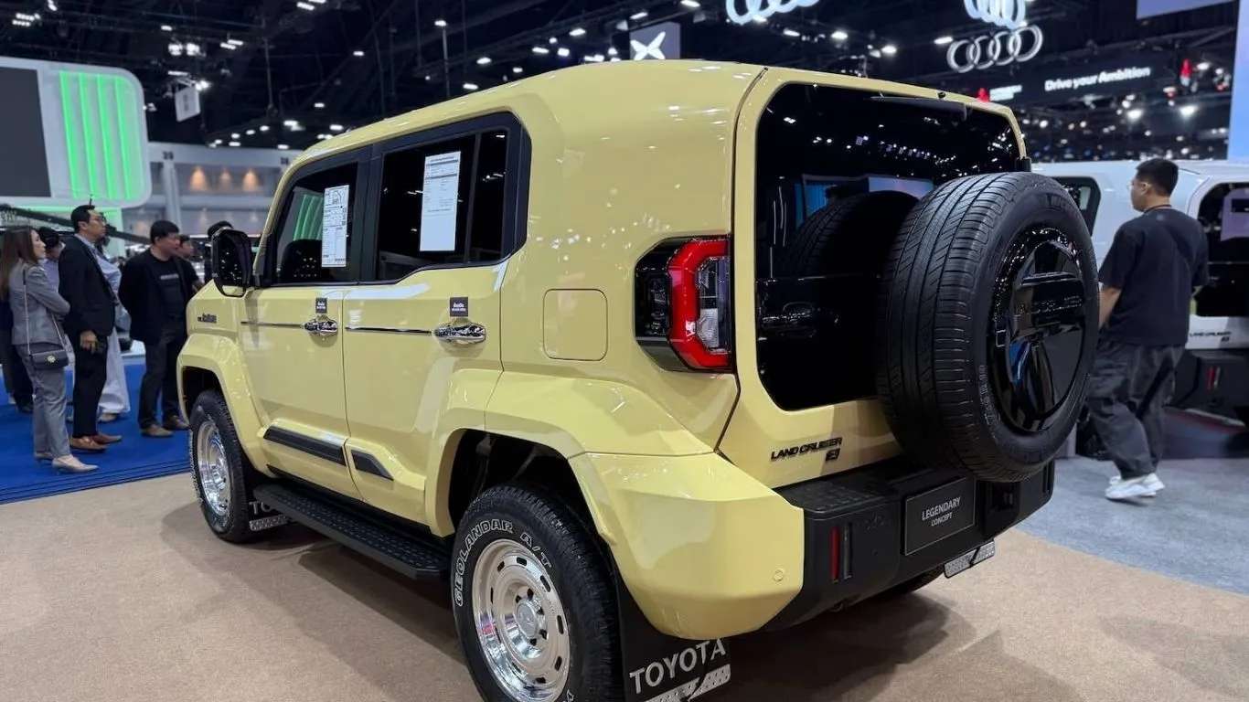 Toyota Land Cruiser FJ Rear View Design