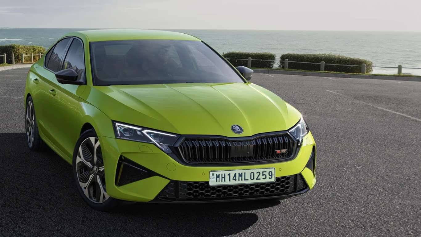 The RS badge on the radiator grill & the RS-specific front bumbper The RS badge on the radiator grill & the RS-specific front bumbper