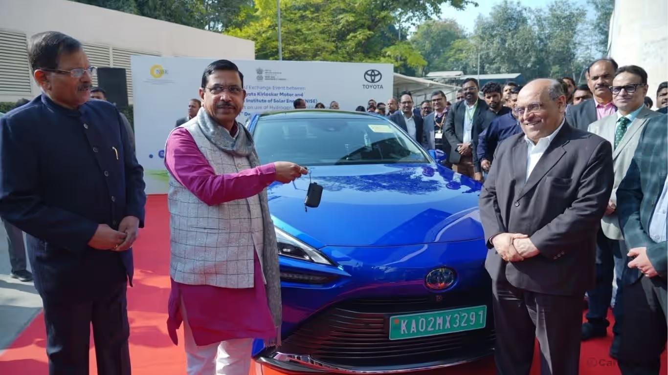 Toyota Mirai ने साहसिक TKM-NISE साझेदारी में भारत के ग्रीन हाइड्रोजन ड्राइव को प्रज्वलित किया Toyota Mirai ने साहसिक TKM-NISE साझेदारी में भारत के ग्रीन हाइड्रोजन ड्राइव को प्रज्वलित किया