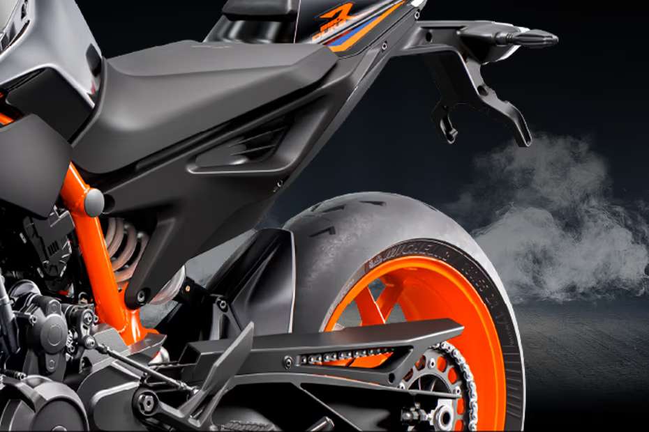 KTM 890 Duke R images KTM 890 Duke R images