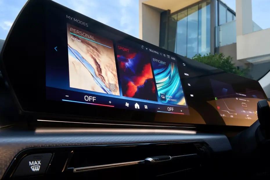 BMW iX1 LWB Infotainment Touchscreen BMW iX1 LWB Infotainment Touchscreen