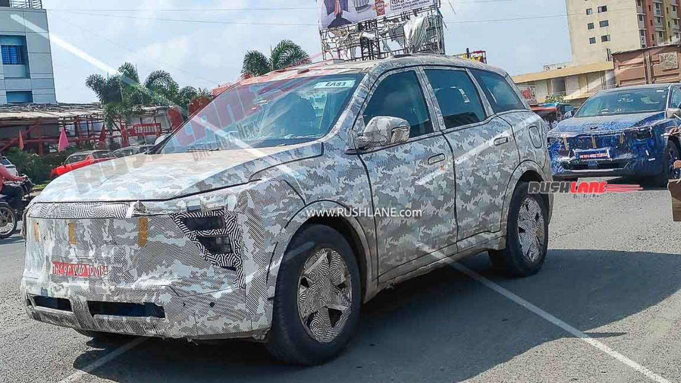 XUV 700 electric Spy Image
