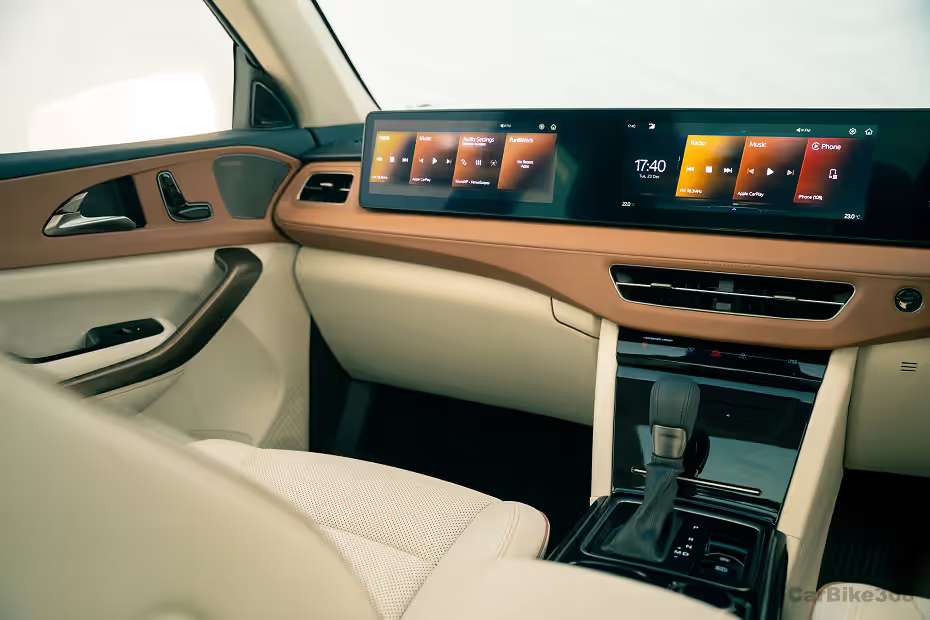 Mahindra XUV 7XO Dual Infotainment System Mahindra XUV 7XO Dual Infotainment System