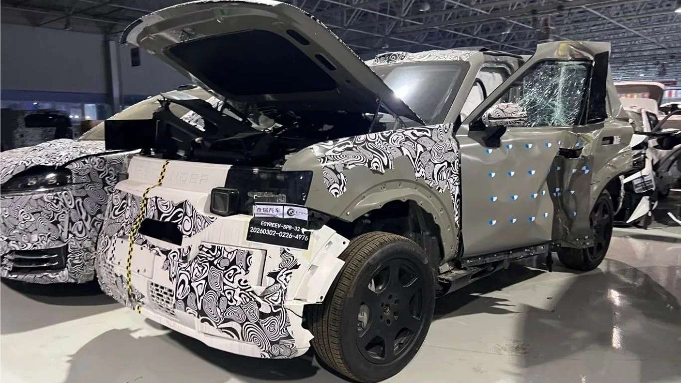 Chery-JLR Freelander SUV Spotted in Crash Test