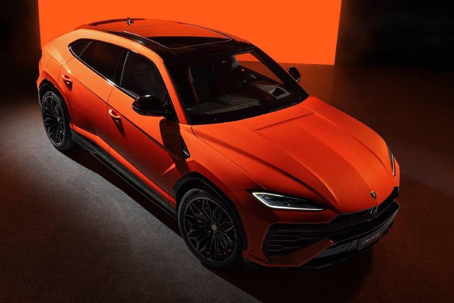 Lamborghini Urus SE Right Front Three Quarter Lamborghini Urus SE Right Front Three Quarter