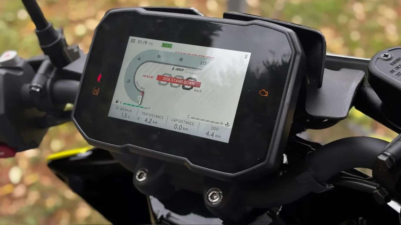 TVS Ntorq 150 High-Tech TFT Display and Connectivity