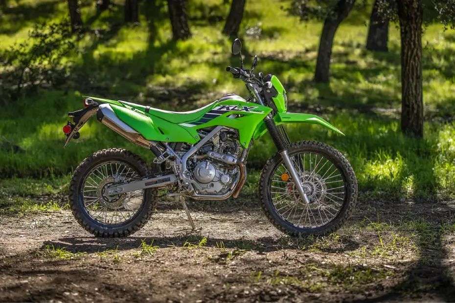 Kawasaki KLX230 Right Side View Kawasaki KLX230 Right Side View