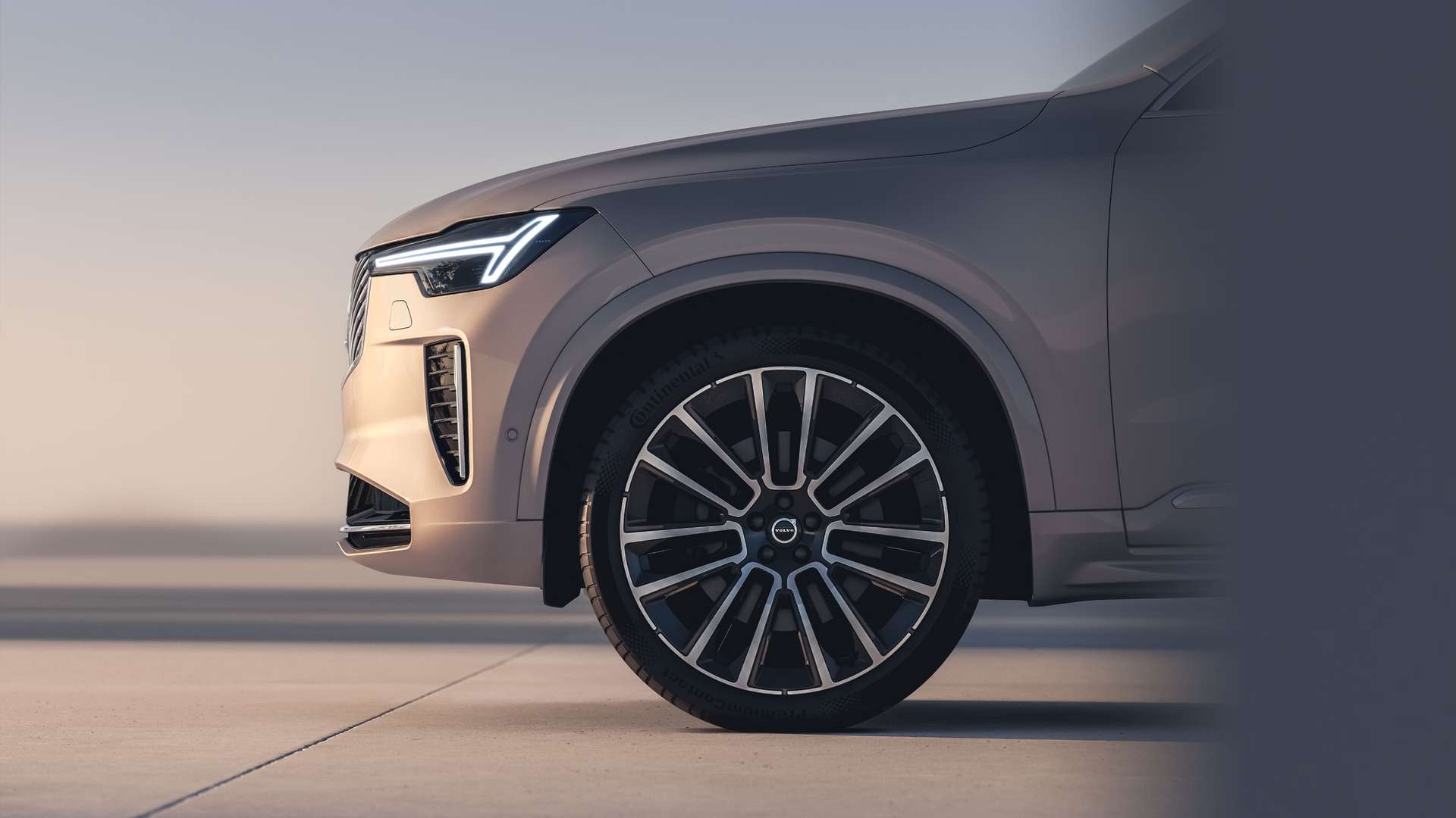 Volvo XC90 'Thor’s Hammer' LED headlights