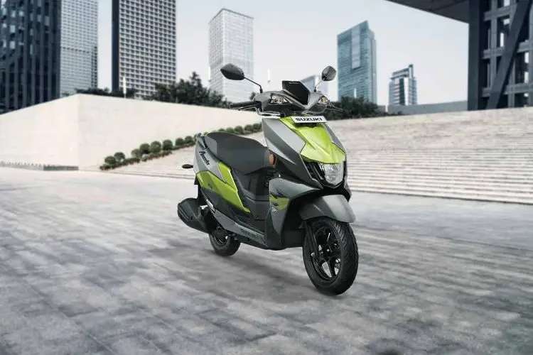 Suzuki Avenis Right Front Suzuki Avenis Right Front
