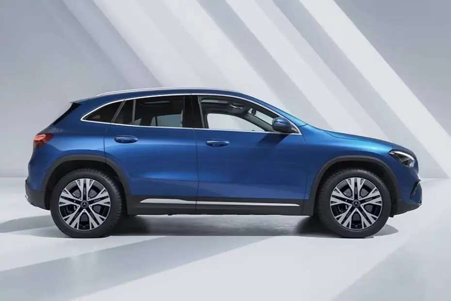 Mercedes Benz GLA Right Side View Mercedes Benz GLA Right Side View