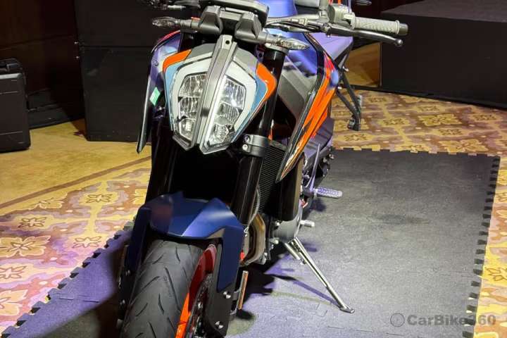KTM 890 Duke R images KTM 890 Duke R images